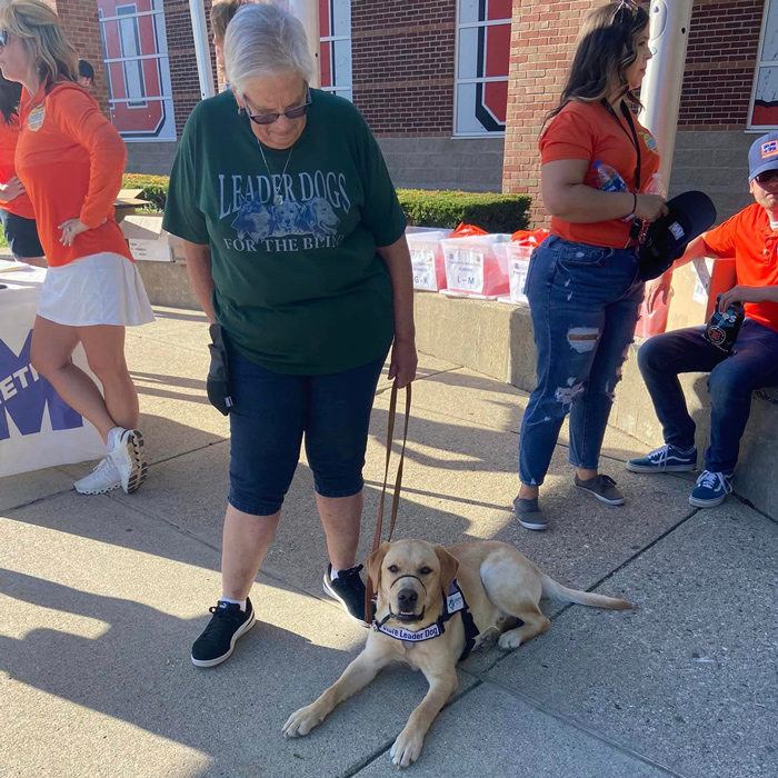 leader dog meeting peach festival runners