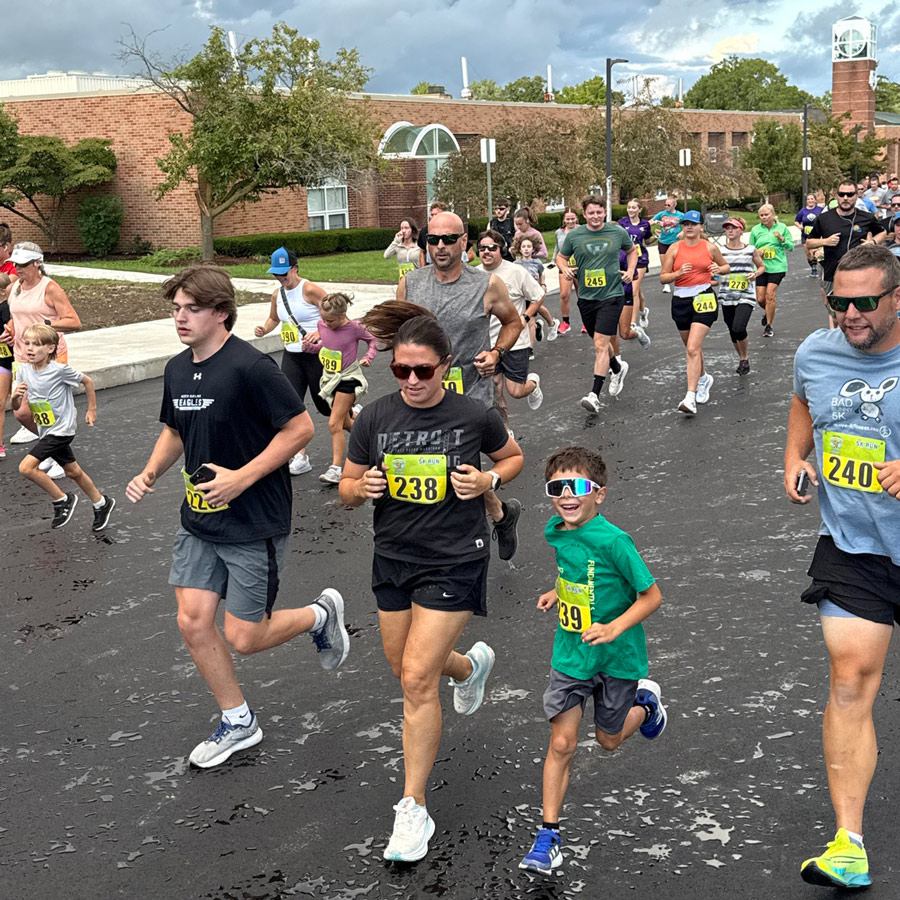 runners running