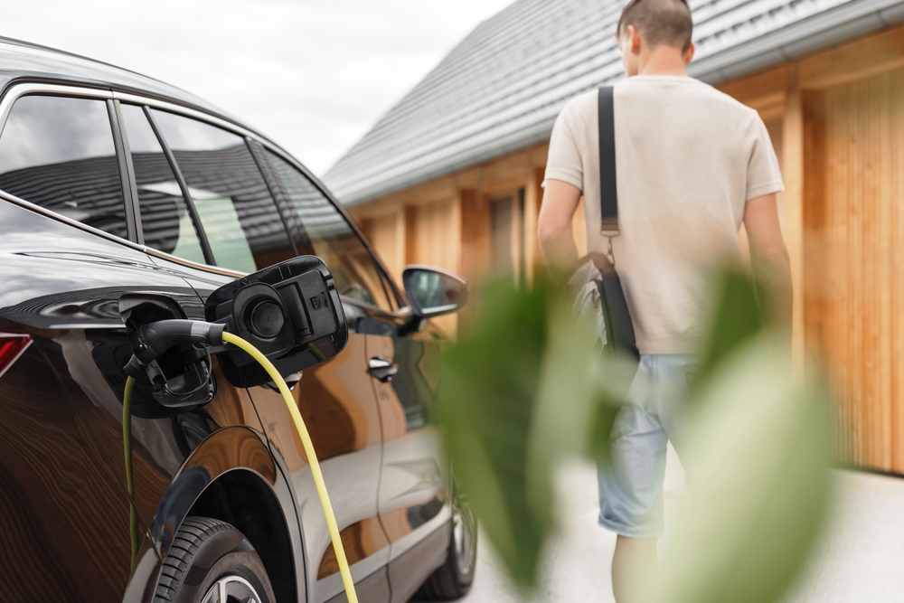 7 Benefits of Electric Vehicle Charging at Home Feature Image