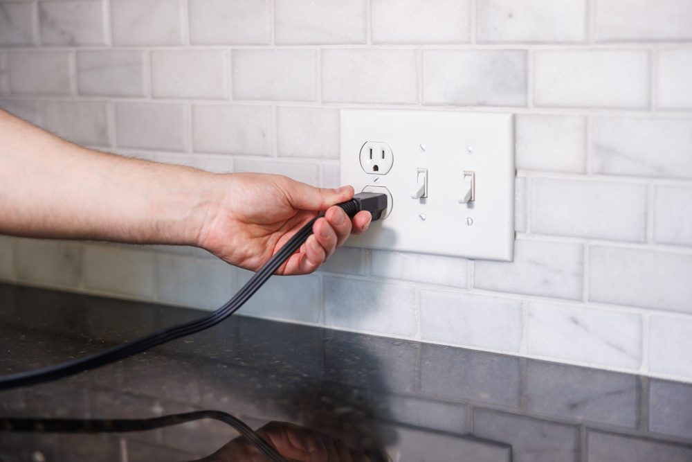 Why Is My Outlet Not Working? Feature Image